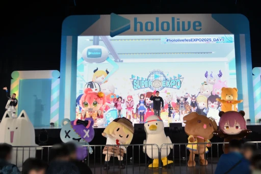 画像ギャラリー No.001のサムネイル画像 / 「hololive SUPER EXPO 2025」フォトレポート。今年は「ホロライブアーケード」をテーマに，体験型の展示やステージイベントを展開