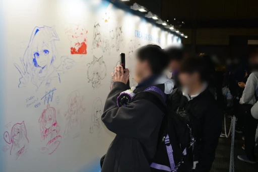 画像ギャラリー No.070のサムネイル画像 / 「hololive SUPER EXPO 2025」フォトレポート。今年は「ホロライブアーケード」をテーマに，体験型の展示やステージイベントを展開