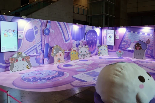 画像ギャラリー No.074のサムネイル画像 / 「hololive SUPER EXPO 2025」フォトレポート。今年は「ホロライブアーケード」をテーマに，体験型の展示やステージイベントを展開