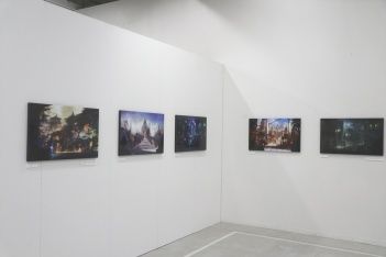 画像ギャラリー No.035のサムネイル画像 / グラブル，ウマ娘，シャドバなど6タイトルの厳選した背景アートを楽しめる「Cygames背景美術展 2024-2025」，東京・武蔵野美術大学で開催中