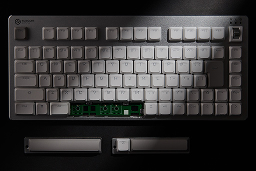 画像ギャラリー No.006のサムネイル画像 / 低背10キーレスの75％キーボードにラピッドトリガーを採用した「VK720AL」がエレコムから