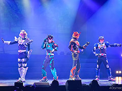 舞台「ライドカメンズ」ゲネプロレポート。笑いあり，涙あり，アクションもライブもあり!?　5期生たちの知られざる物語が描かれる