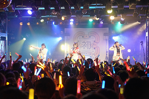 画像ギャラリー No.005のサムネイル画像 / 「学園アイドルマスター」初のライブツアー“DEBUT LIVE 初 TOUR”が開幕。「初声公演」の配信をレポート