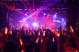 画像ギャラリー No.007のサムネイル画像 / 「学園アイドルマスター」初のライブツアー“DEBUT LIVE 初 TOUR”が開幕。「初声公演」の配信をレポート