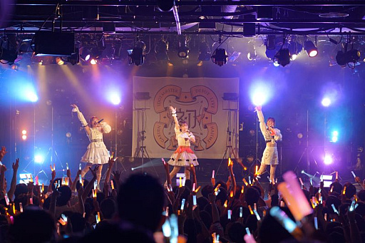 画像ギャラリー No.002のサムネイル画像 / 「学園アイドルマスター」初のライブツアー。花岩香奈さん，伊藤舞音さん，薄井友里さんが出演した「初心公演」の配信視聴レポート