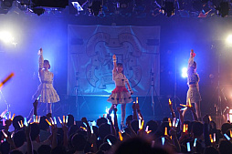 画像ギャラリー No.028のサムネイル画像 / 「学園アイドルマスター」初のライブツアー。花岩香奈さん，伊藤舞音さん，薄井友里さんが出演した「初心公演」の配信視聴レポート