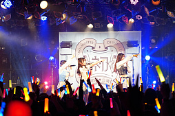画像ギャラリー No.004のサムネイル画像 / 「学マス」ライブ配信レポート。陽高真白さん,長月あおいさん,春咲 暖さん出演の「初陣公演」,堂々のパフォーマンスでツアーのラストを飾る