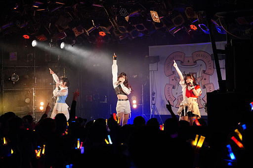 画像ギャラリー No.022のサムネイル画像 / 「学マス」ライブ配信レポート。陽高真白さん,長月あおいさん,春咲 暖さん出演の「初陣公演」,堂々のパフォーマンスでツアーのラストを飾る