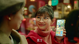 画像ギャラリー No.001のサムネイル画像 / 「Pokémon Trading Card Game Pocket」，伊藤沙莉さん出演のCM第2弾を本日より順次公開。トレード機能で友だちとカード交換を楽しむ
