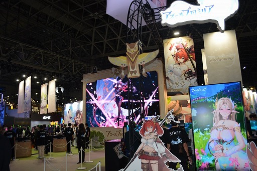 画像ギャラリー No.001のサムネイル画像 / 「アズールプロミリア」の戦闘は，見た目以上にがっつりアクション。美少女3人＋モンスター3体でパーティ編成してガチバトル［TGS2025］