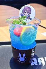 画像ギャラリー No.016のサムネイル画像 / 「カオスゼロナイトメア」のコラボカフェが,池袋の「Café&Bar RAGE ST」で開催中。ハーフアニバーサリー記念のグッズも販売