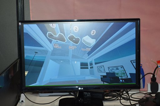 画像ギャラリー No.004のサムネイル画像 / VRゴーグルをつけたまま寝る「V睡」用のまくら「ぶいすいーと」を使い比べてみました。添い寝するなら横向きがいいなぁ［TGS2025］
