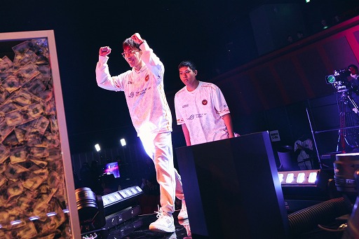 画像ギャラリー No.006のサムネイル画像 / 賞金1億円の「PARAVOX」世界大会決勝,FENNELとの激闘を制しタイのFULL SENSEが優勝