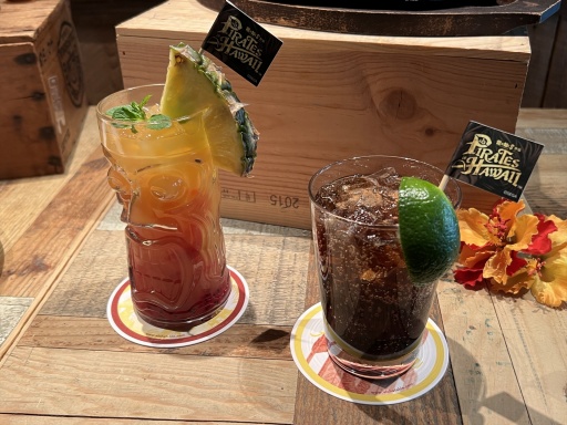 画像ギャラリー No.007のサムネイル画像 / 「龍が如く８外伝 Pirates in Hawaii」とハワイアンカフェ＆レストラン アロハテーブルとのコラボ開催決定。2月12日から3月9日まで期間限定