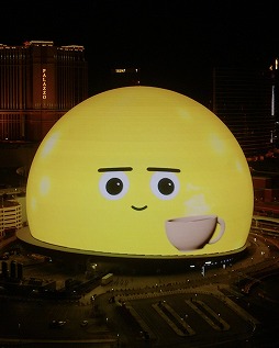 画像ギャラリー No.005のサムネイル画像 / ラスベガスのあの丸い巨大スクリーンでアストロたちが駆け回る。PlayStation30周年を記念した特別映像の様子を公開