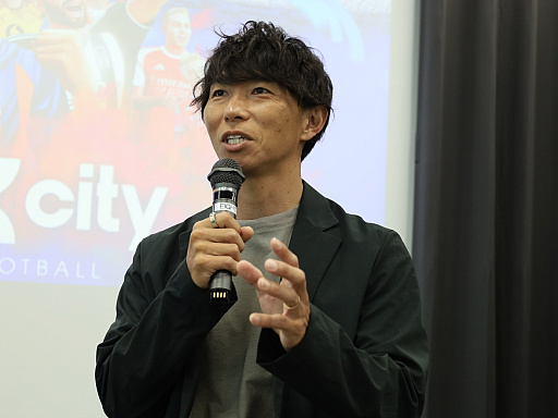 画像ギャラリー No.001のサムネイル画像 / サッカー元日本代表の佐藤寿人氏が，「Copa City」試遊会に登場。街やスタジアムを整備し，サッカーの試合を運営する異色のシミュレーションを語る