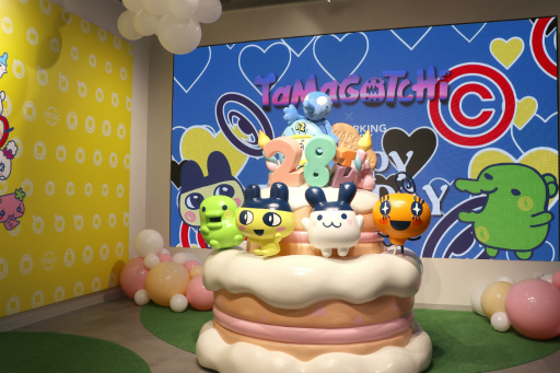 画像ギャラリー No.002のサムネイル画像 / 「たまごっち」のバースデーイベント「祝28しゅーねん！たまごっちばーすでー！」が東京・原宿にて開催中。最新機種との連動イベントや記念商品などを展開