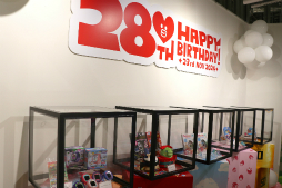 画像ギャラリー No.003のサムネイル画像 / 「たまごっち」のバースデーイベント「祝28しゅーねん！たまごっちばーすでー！」が東京・原宿にて開催中。最新機種との連動イベントや記念商品などを展開