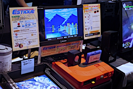 画像ギャラリー No.003のサムネイル画像 / ファミコン向けの新作シューティング！ ロボットと飛行形態を使い分けて巨大なボスに挑む「超翼戦騎エスティーク」