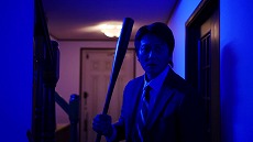 画像ギャラリー No.005のサムネイル画像 / Switch版「龍が如く 極」最新PVが公開に。俳優の本宮泰風さんが，リビングから響く“物騒な男たち”の声に立ち向かう