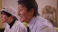 画像ギャラリー No.006のサムネイル画像 / Switch版「龍が如く 極」最新PVが公開に。俳優の本宮泰風さんが，リビングから響く“物騒な男たち”の声に立ち向かう