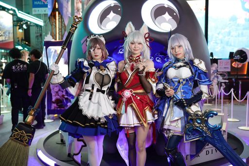 画像ギャラリー No.001のサムネイル画像 / 華やかなコスプレイヤーと巨大ニャンコに注目！　「モンギル：STAR DIVE」ブースをレポート［TGS2025］【PR】