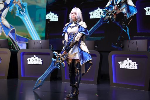 画像ギャラリー No.002のサムネイル画像 / 華やかなコスプレイヤーと巨大ニャンコに注目！　「モンギル：STAR DIVE」ブースをレポート［TGS2025］【PR】