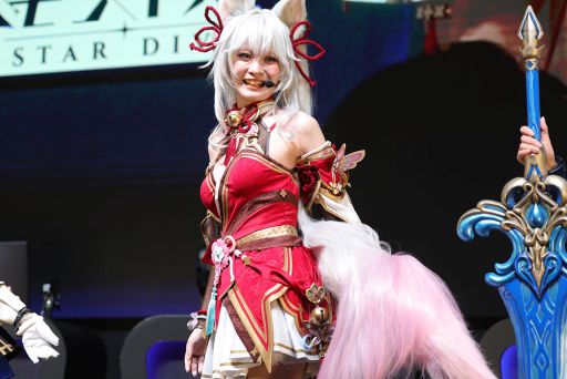 画像ギャラリー No.008のサムネイル画像 / 華やかなコスプレイヤーと巨大ニャンコに注目！　「モンギル：STAR DIVE」ブースをレポート［TGS2025］【PR】