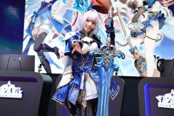 画像ギャラリー No.016のサムネイル画像 / 華やかなコスプレイヤーと巨大ニャンコに注目！　「モンギル：STAR DIVE」ブースをレポート［TGS2025］【PR】