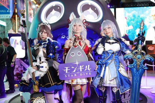 画像ギャラリー No.021のサムネイル画像 / 華やかなコスプレイヤーと巨大ニャンコに注目！　「モンギル：STAR DIVE」ブースをレポート［TGS2025］【PR】