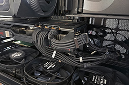 画像ギャラリー No.008のサムネイル画像 / Sapphireのグラフィックスカード「NITRO＋ RX 9070 XT」を購入して，散財の神Lisa Suと「12V-2×6」地獄の入口で握手した
