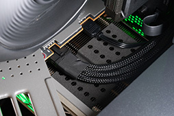 画像ギャラリー No.009のサムネイル画像 / Sapphireのグラフィックスカード「NITRO＋ RX 9070 XT」を購入して，散財の神Lisa Suと「12V-2×6」地獄の入口で握手した