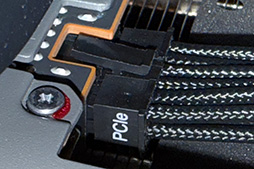 画像ギャラリー No.034のサムネイル画像 / Sapphireのグラフィックスカード「NITRO＋ RX 9070 XT」を購入して，散財の神Lisa Suと「12V-2×6」地獄の入口で握手した