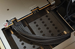 画像ギャラリー No.038のサムネイル画像 / Sapphireのグラフィックスカード「NITRO＋ RX 9070 XT」を購入して，散財の神Lisa Suと「12V-2×6」地獄の入口で握手した