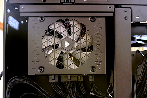 画像ギャラリー No.040のサムネイル画像 / Sapphireのグラフィックスカード「NITRO＋ RX 9070 XT」を購入して，散財の神Lisa Suと「12V-2×6」地獄の入口で握手した