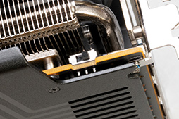 画像ギャラリー No.018のサムネイル画像 / AMDの新ミドルハイGPU「Radeon RX 9070 GRE」は，RX 9070とRX 9060 XTの間に入り，ゲームによってはGeForce RTX 5070を上回ることも