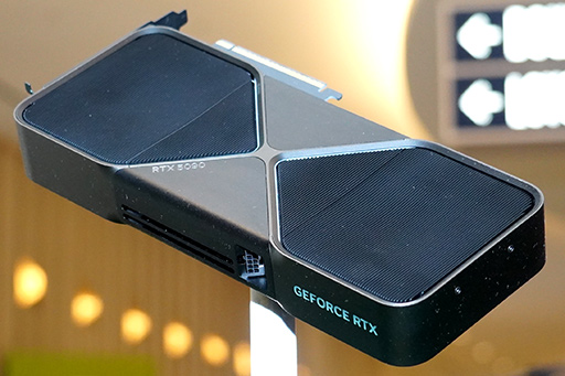 画像ギャラリー No.008のサムネイル画像 / 「GeForce RTX 5090」のダイサイズは約768平方mm? 搭載カードが多数披露されたNVIDIAブースをチェック