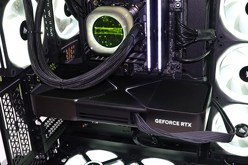 画像ギャラリー No.011のサムネイル画像 / 「GeForce RTX 5090」のダイサイズは約768平方mm? 搭載カードが多数披露されたNVIDIAブースをチェック