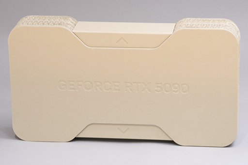 画像ギャラリー No.005のサムネイル画像 / 写真で見る「GeForce RTX 5090 Founders Edition」。斬新な冷却構造の採用で2スロットの厚みを実現した新世代GeForce