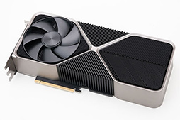 画像ギャラリー No.007のサムネイル画像 / 写真で見る「GeForce RTX 5090 Founders Edition」。斬新な冷却構造の採用で2スロットの厚みを実現した新世代GeForce