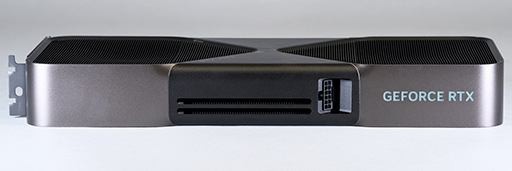画像ギャラリー No.012のサムネイル画像 / 写真で見る「GeForce RTX 5090 Founders Edition」。斬新な冷却構造の採用で2スロットの厚みを実現した新世代GeForce