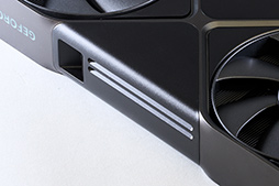 画像ギャラリー No.015のサムネイル画像 / 写真で見る「GeForce RTX 5090 Founders Edition」。斬新な冷却構造の採用で2スロットの厚みを実現した新世代GeForce