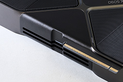 画像ギャラリー No.016のサムネイル画像 / 写真で見る「GeForce RTX 5090 Founders Edition」。斬新な冷却構造の採用で2スロットの厚みを実現した新世代GeForce