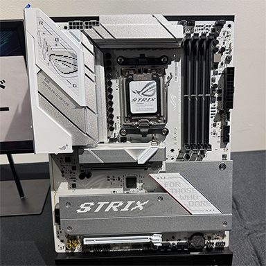 画像ギャラリー No.013のサムネイル画像 / GeForce RTX 5090搭載カードなど,ASUS製最新PCパーツが秋葉原で一挙に展示。2月1日には一般向けイベントを開催