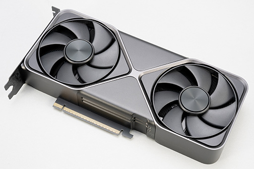 画像ギャラリー No.011のサムネイル画像 / GeForce RTX 50シリーズ第4弾「GeForce RTX 5070 Founders Edition」レビュー。前世代からしっかりと性能向上を果たす