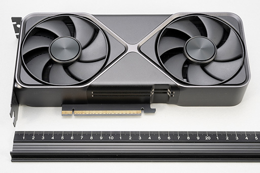 画像ギャラリー No.013のサムネイル画像 / GeForce RTX 50シリーズ第4弾「GeForce RTX 5070 Founders Edition」レビュー。前世代からしっかりと性能向上を果たす