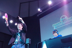 画像ギャラリー No.034のサムネイル画像 / 最新作「グルーヴコースター フューチャーパフォーマーズ」ではシリーズ初のストーリーモードが登場。ミニDJライブも実施された制作発表会レポート