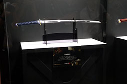 画像ギャラリー No.006のサムネイル画像 / 「NINJA GAIDEN 4」の主人公2人が使う武器を再現した日本刀が，テープカットイベントでお披露目に［TGS2025］