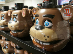「Five Nights at Freddy's」のポップアップストアが東京と大阪で開催に。たくさんのグッズと，フレディたちの等身大POPがお出迎え！