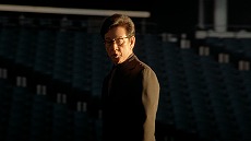 画像ギャラリー No.005のサムネイル画像 / 栗山英樹さんがピッチングを披露。「プロ野球RISING」新TVCM「駆け上がれ、新世代」篇の放送がスタート